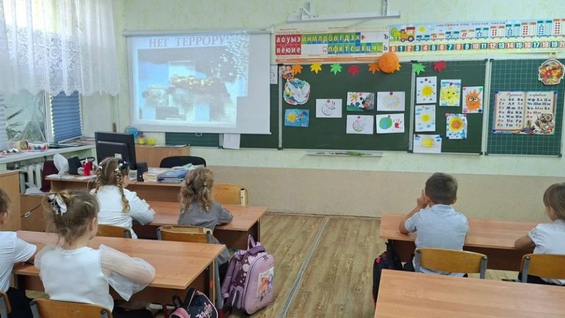 Классные часы Мы — за мир! Терроризму — НЕТ!