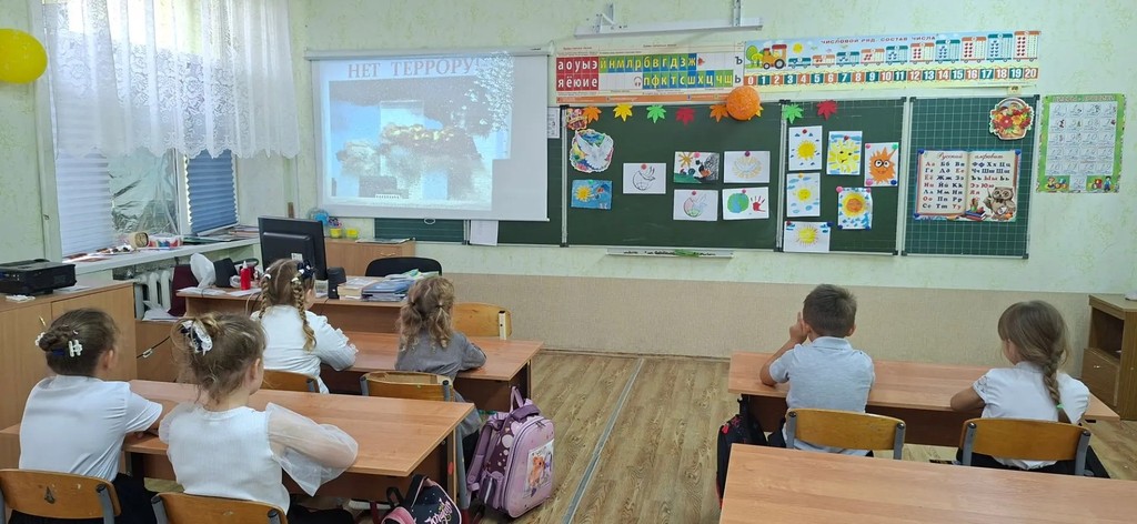 Подробнее о статье Классные часы Мы — за мир! Терроризму — НЕТ!